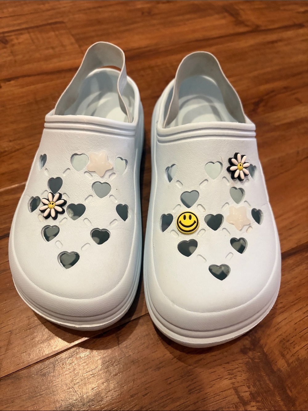 Justice White Heart-Cut Slip-On Clogs with Daisy & Smile Charms